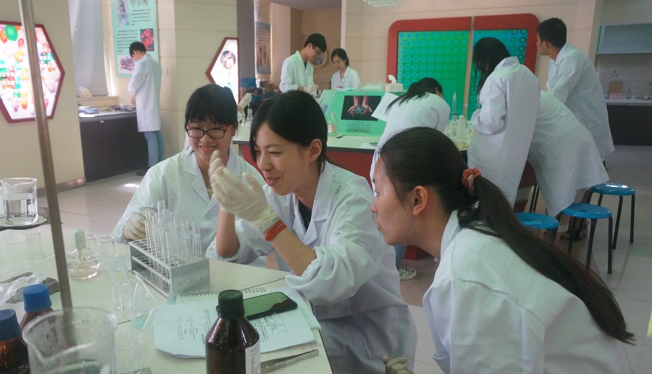 09.华东师范大学化学实践工作站.jpg