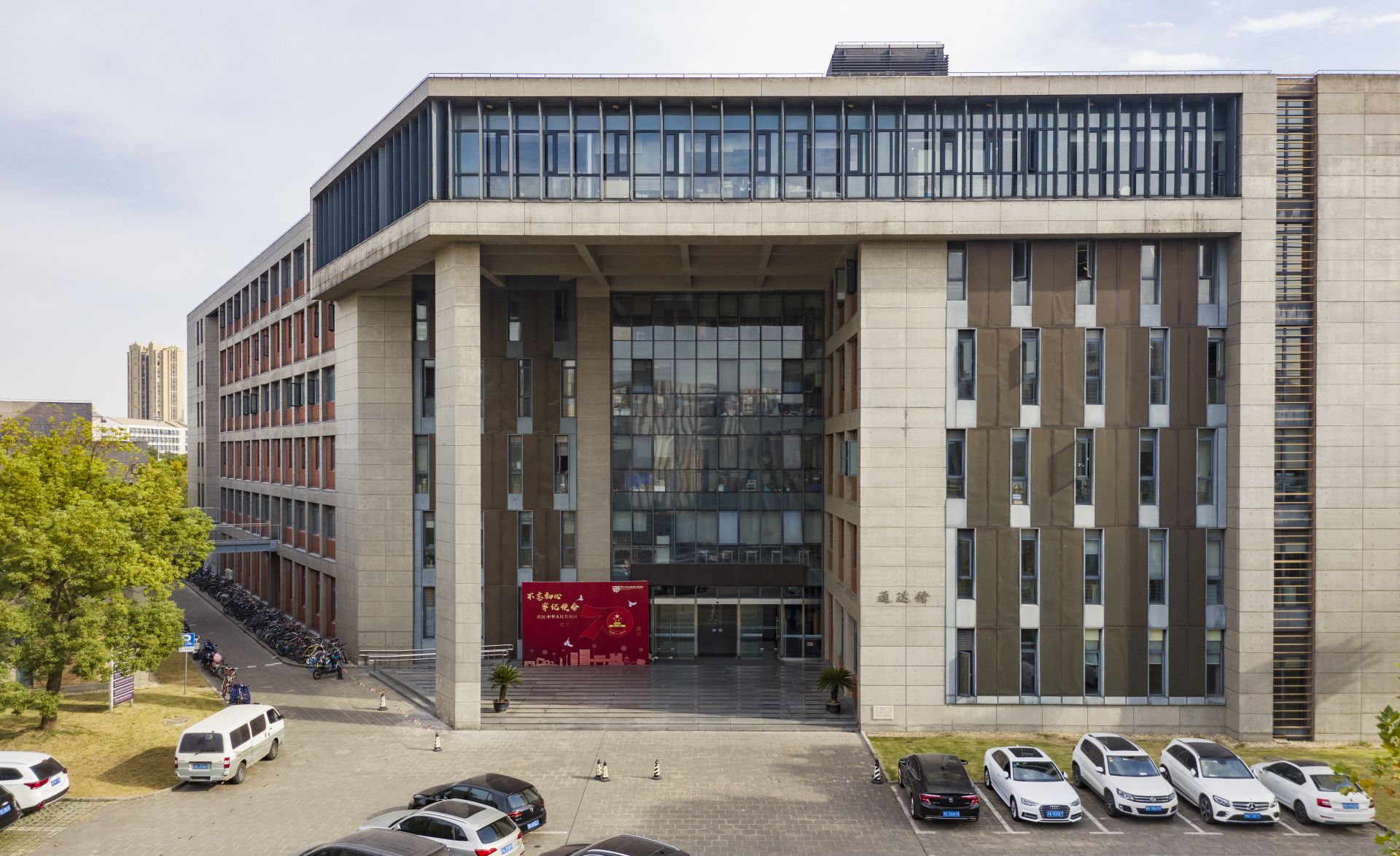 31.同济大学交通运输工程实践工作站.jpg